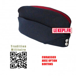 Calot militaire Cuirassier présrnté avec 2 boutons sur l'avant