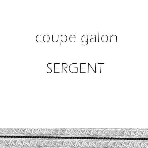 Sergent coupe de galon militaire