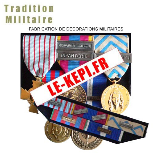 Barrette rubans cousus sur drap noir et montage de médailles ordonnance
